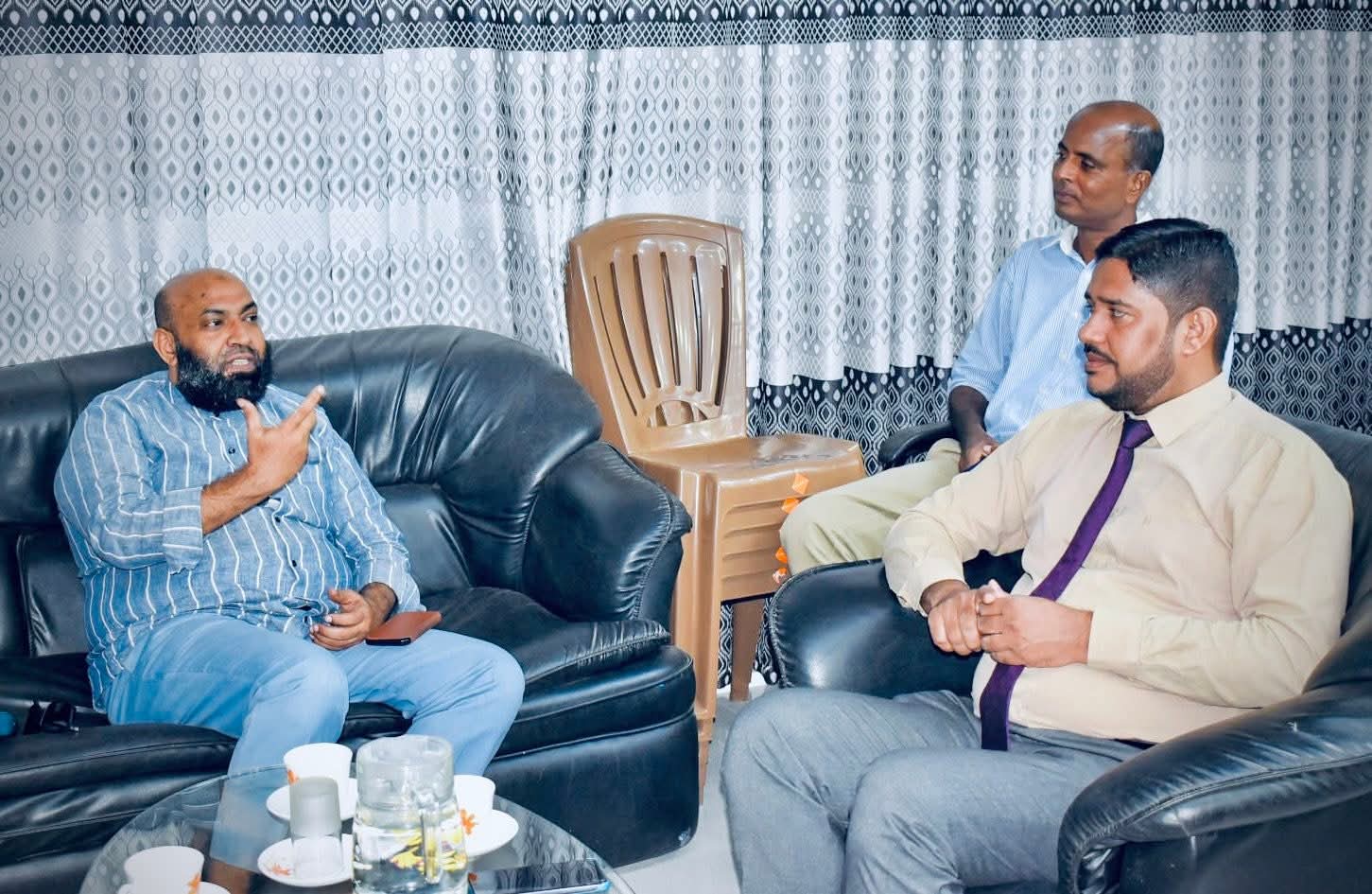 கல்முனை மாநகர சபைக்கு பாராளுமன்ற உறுப்பினர் அஷ்ரப் தாஹிர் விஜயம்