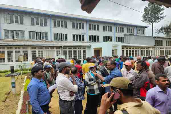 தங்கக்கலை தோட்ட அலுவலகம் மூடப்படுவதற்கு எதிர்ப்பு