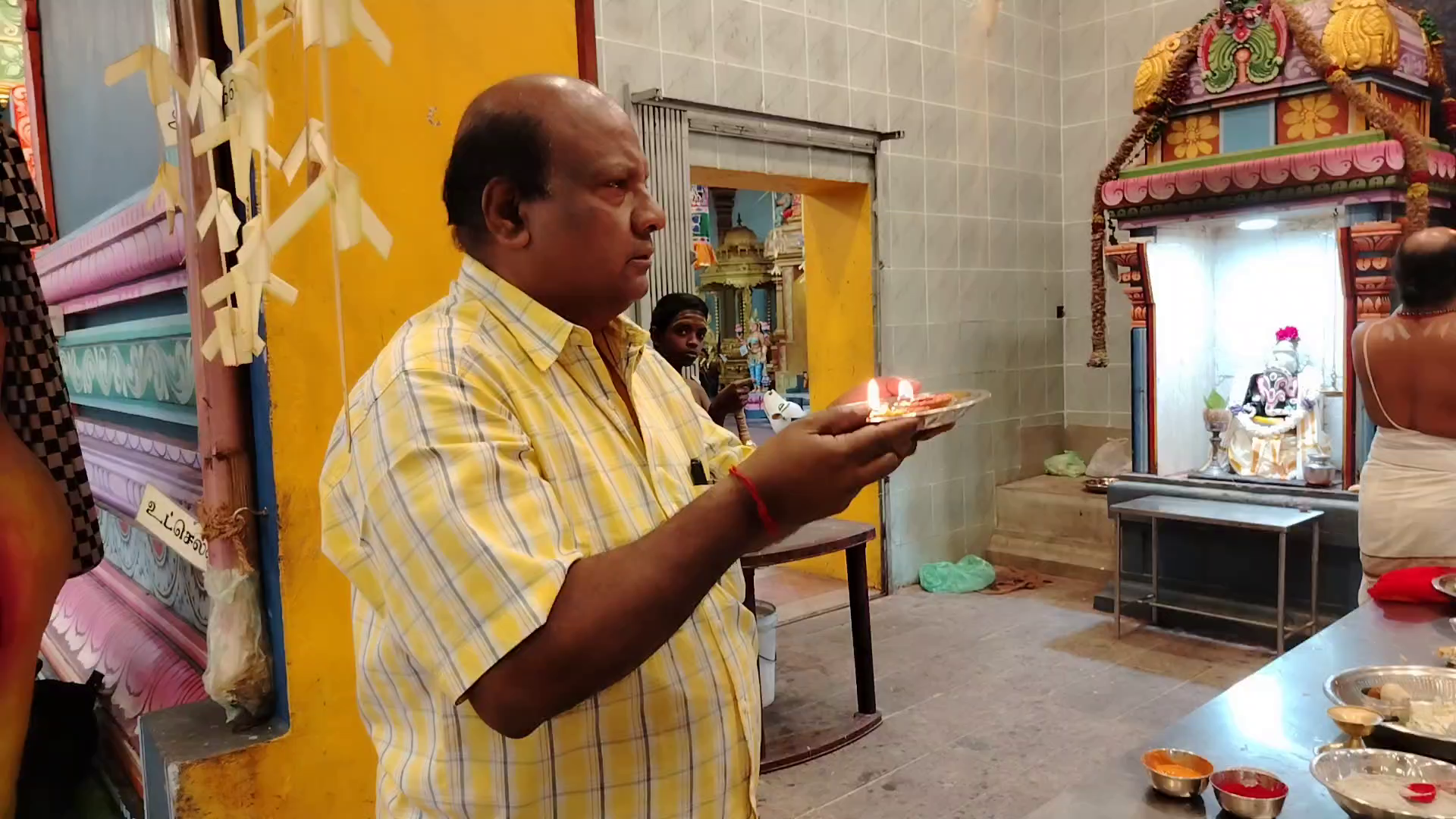 தீபாவளி பண்டிகையை மலையக மக்கள் வெகுவிமர்சியாக கொண்டாடினார்கள்