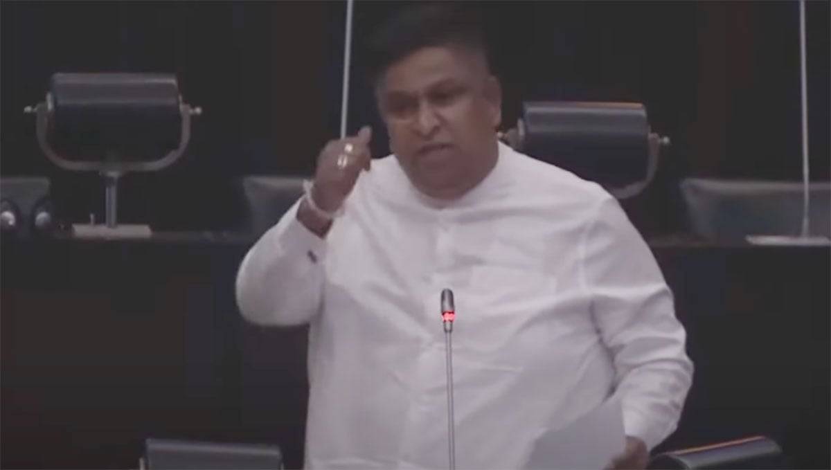 அமைச்சர் ஆனந்த விஜேபால பொலிஸ் சேவையிலிருந்து பணிநீக்கம் செய்யப்பட்ட ஒருவர்!!