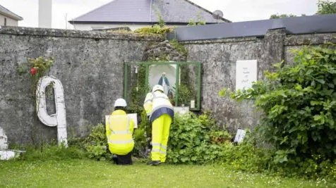 அயர்லாந்தின் டூவாம் நகரில் முன்னெடுக்கப்பட்டு வரும் அகழ்வாராய்ச்சியில் அதிர்ச்சி தகவல்