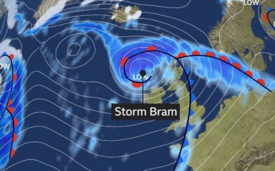 பிரித்தானியாவை தாக்கும் பிராம் புயல் – அம்பர் எச்சரிக்கை விடுப்பு