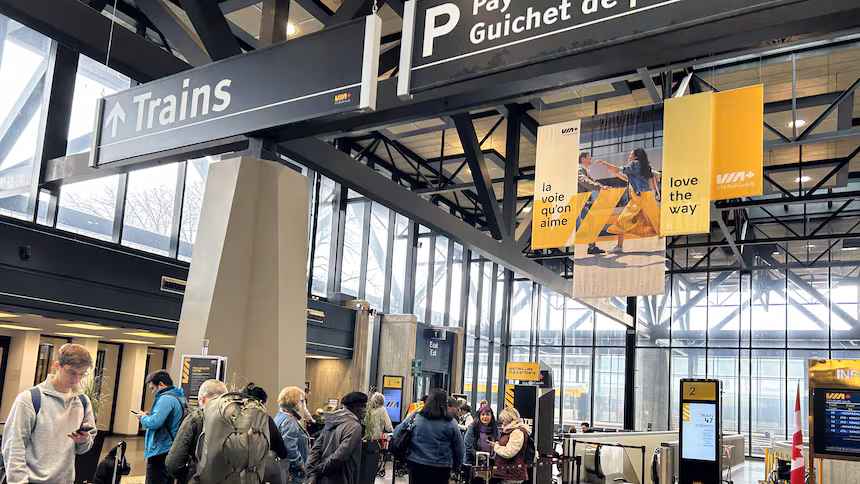 வியா ரயில் சேவைகள் இரத்து: டொரன்டோ, ஒட்டோவா, மொன்றியல் பயணிகள் பாதிப்பு!