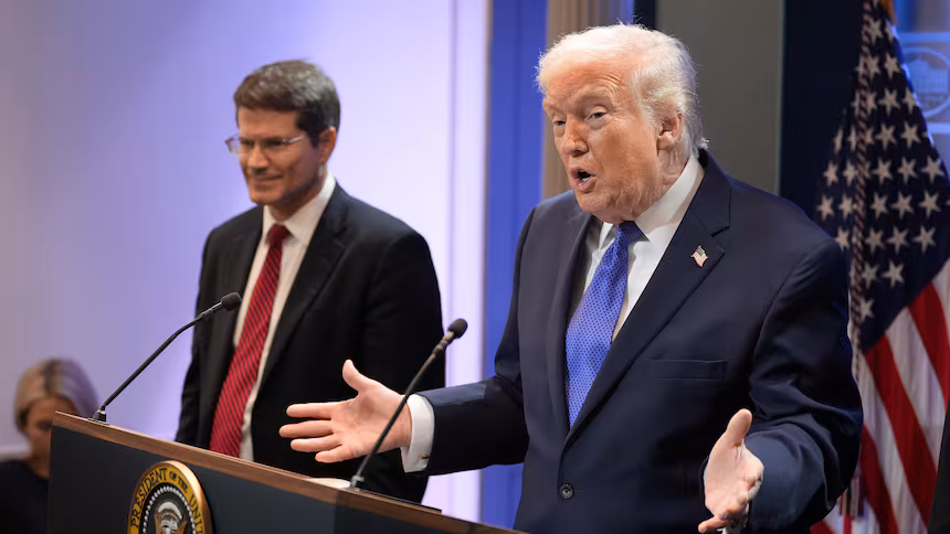 உலகளாவிய இறக்குமதி வரியை 15!% ஆக அதிகரித்த ட்ரம்ப்: நீதிமன்றத் தோல்வியைத் தொடர்ந்து அதிரடி நடவடிக்கை!