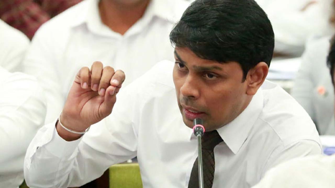 “யாழில் இருந்து கொழும்புக்கு வர 15 லீற்றர் எரிபொருள்; இதில் எப்படி வந்து சேர்வது?“