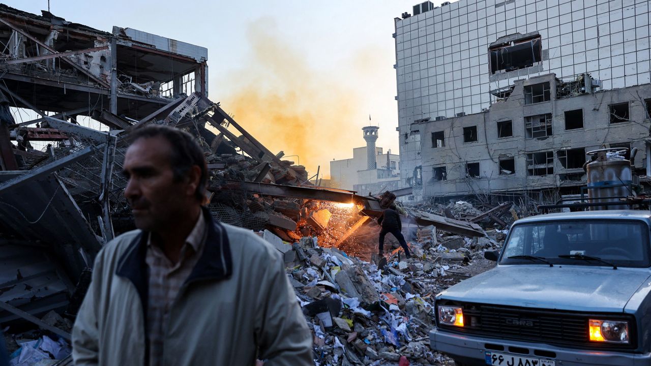 ‘இந்தப் போரில் இன்னும் ஒரு பெரும் அலை வரவுள்ளது’ என ஈரானுக்கு டிரம்ப் எச்சரிக்கை!