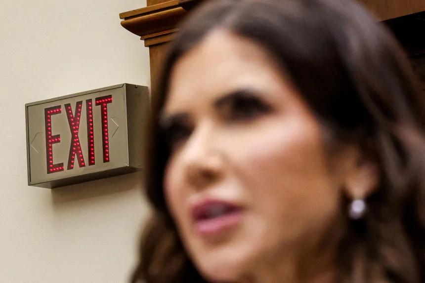 வெள்ளை மாளிகை மற்றும் குடியரசுக் கட்சி உறுப்பினர்களுடனான முறுகல் - நோமினை பதவி நீக்கினார் ட்ரம்ப்