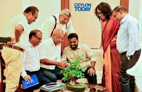 சர்வதேசத்தின் காதிலும் பூச்சுற்றும் அநுர அரசு!