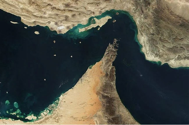 ஹோர்முஸ் நீரிணையூடான போக்குவரத்தை நிறுத்தியது ஈரான்: ஊசலாடும் பலவீனமான போர்நிறுத்தம்!