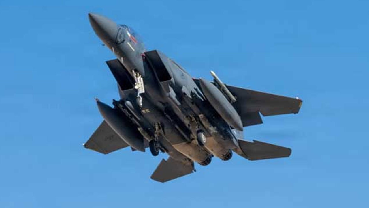 ஈரான் வான்பரப்பில் சுட்டு வீழ்த்தப்பட்ட அமெரிக்க போர் விமானம்!