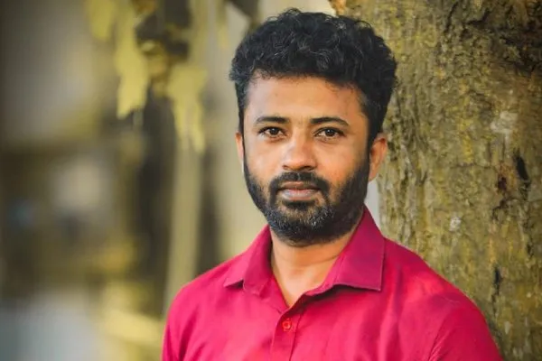 கருத்துச் சுதந்திரத்தின் மீது அமர்ந்துள்ள 'சிவப்புப் பறவை'!