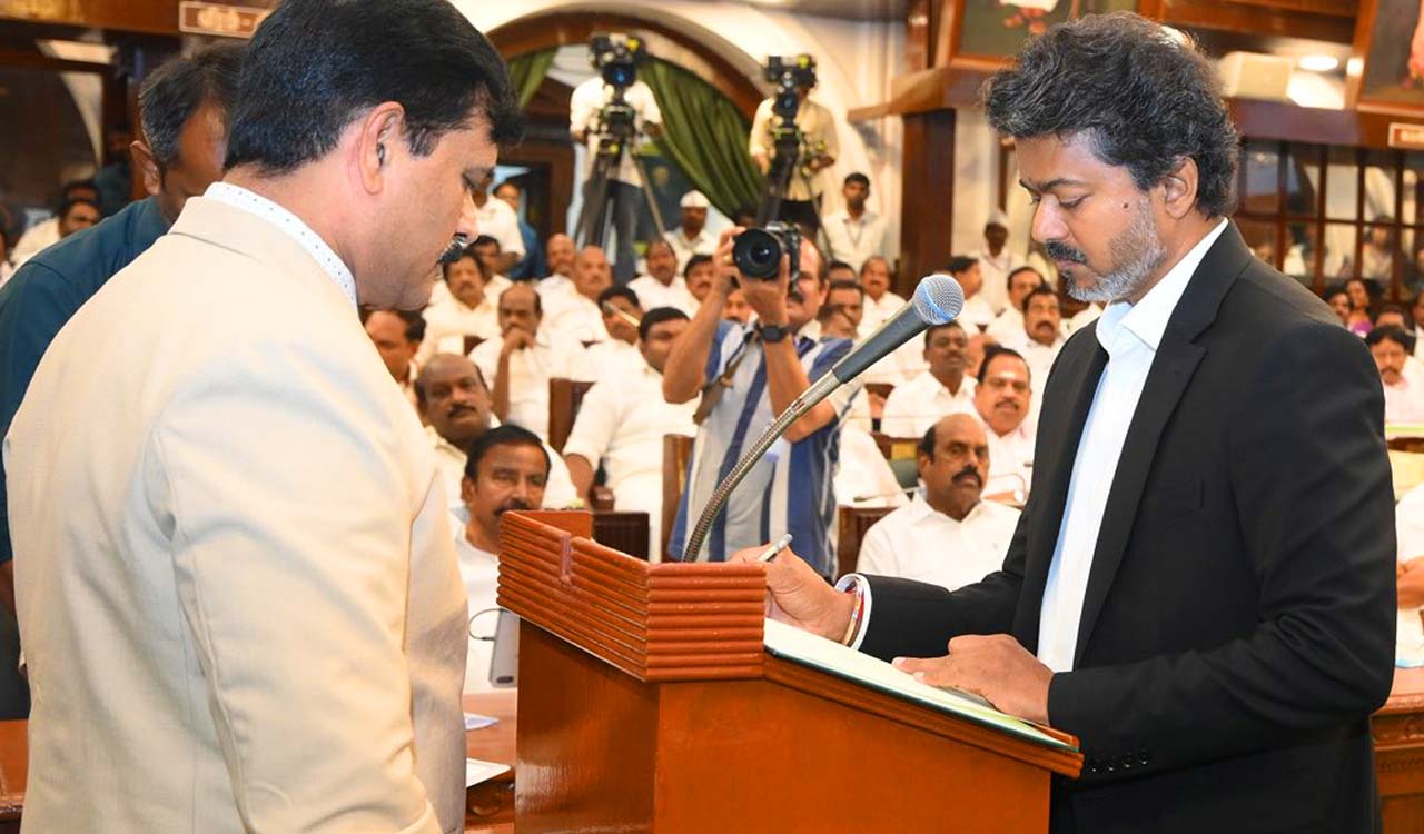 தமிழக சட்டப்பேரவையில் MLAஆக விஜய் பதவியேற்பு!  
