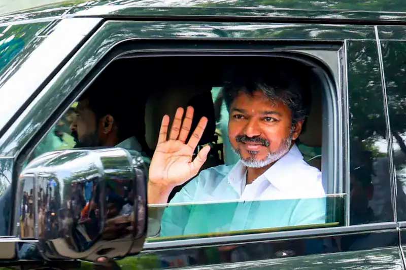 நாளை காலை தமிழ்நாட்டின் முதலமைச்சராகப் பதவியேற்கிறார் விஜய்!  