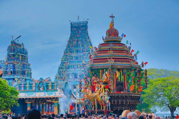 நயினாதீவு பெருந்திருவிழா காலத்தில் தொடர் மின் வெட்டு; மக்களுடன் பக்தர்களும் பெரும் அவதி!