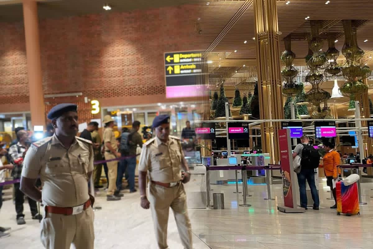 போலி கனடா கடவுச்சீட்டைப் பயன்படுத்தி லண்டன் செல்ல முயன்ற இலங்கை இளைஞன் இந்தியாவில் கைது!