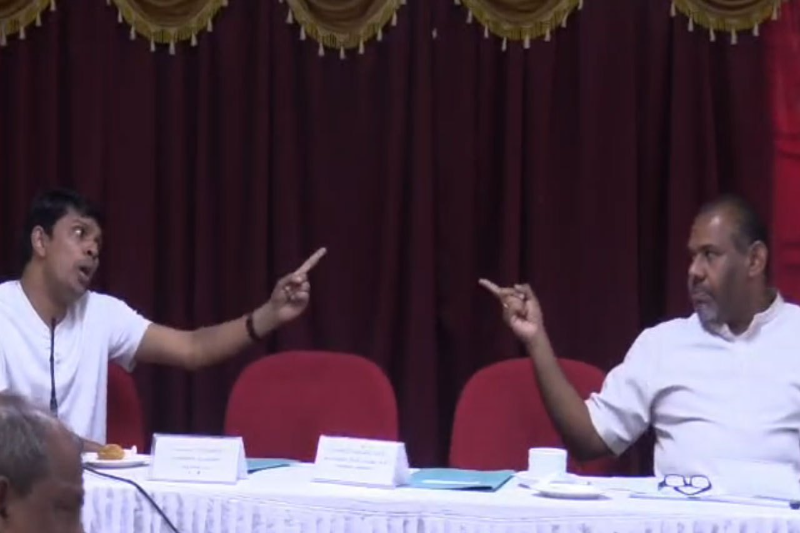 அபிவிருத்திக் கூட்டத்தில் அர்ச்சுனா - கஜேந்திரகுமார் கடும் வாக்குவாதம்!