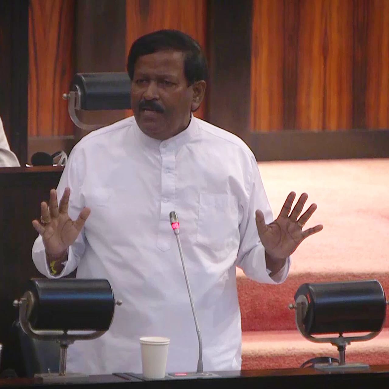 தமிழ் கைதிகளை படுகொலைசெய்வதற்கென்றே அரசின் துணையோடு இடம்பெற்ற சிறைக் கலவரங்களிலிருந்து வேறுபடுகிறது