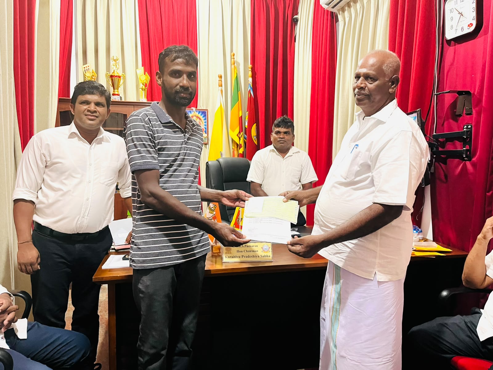 வை. கோபிகாந்த் அவர்களினால் குடிநீர், மின்சார வசதிகளுக்கான நிதி வழங்கி வைப்பு !